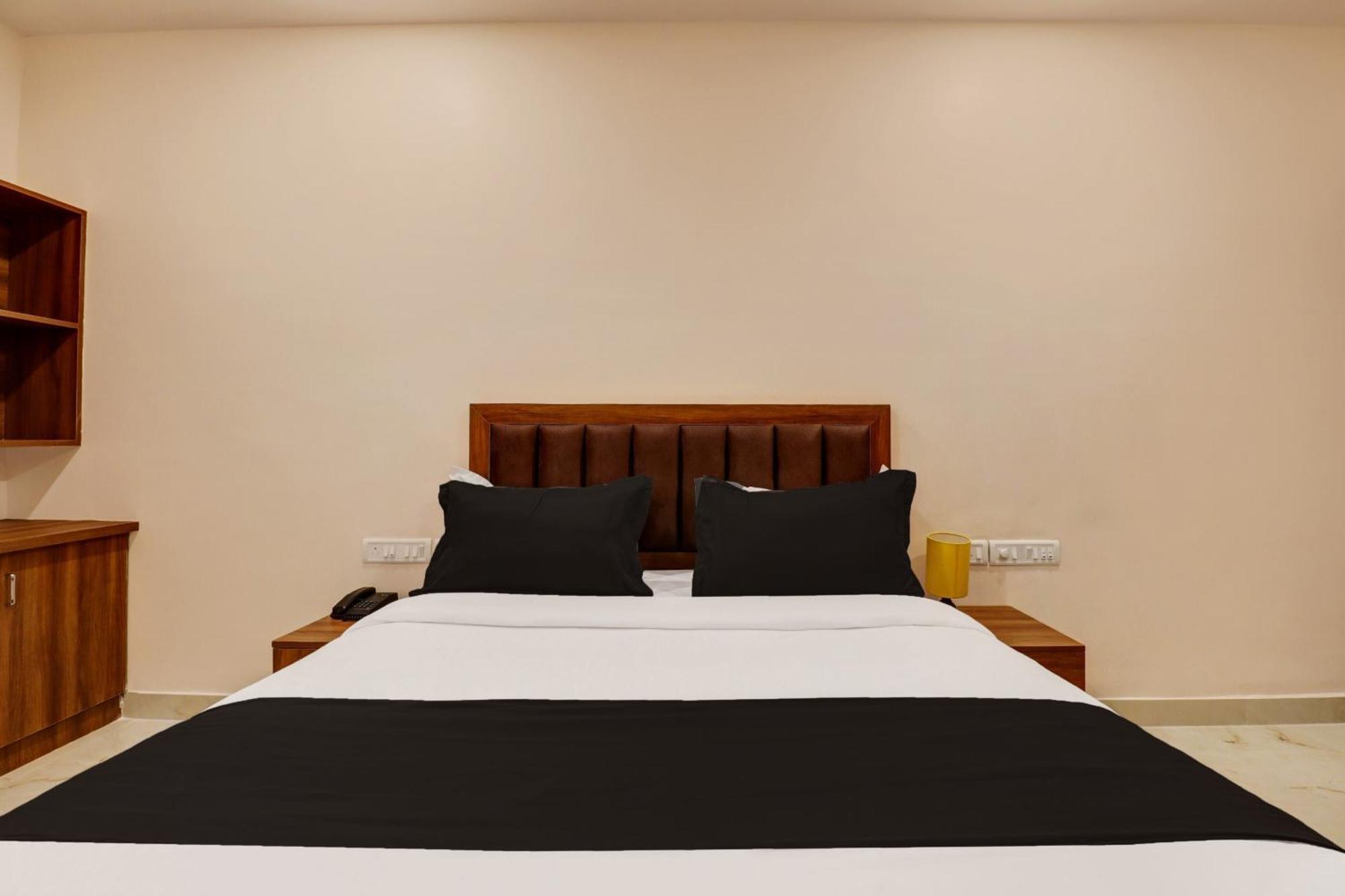 Super Townhouse Arekere Near Mithai Mahal Бангалор Екстериор снимка