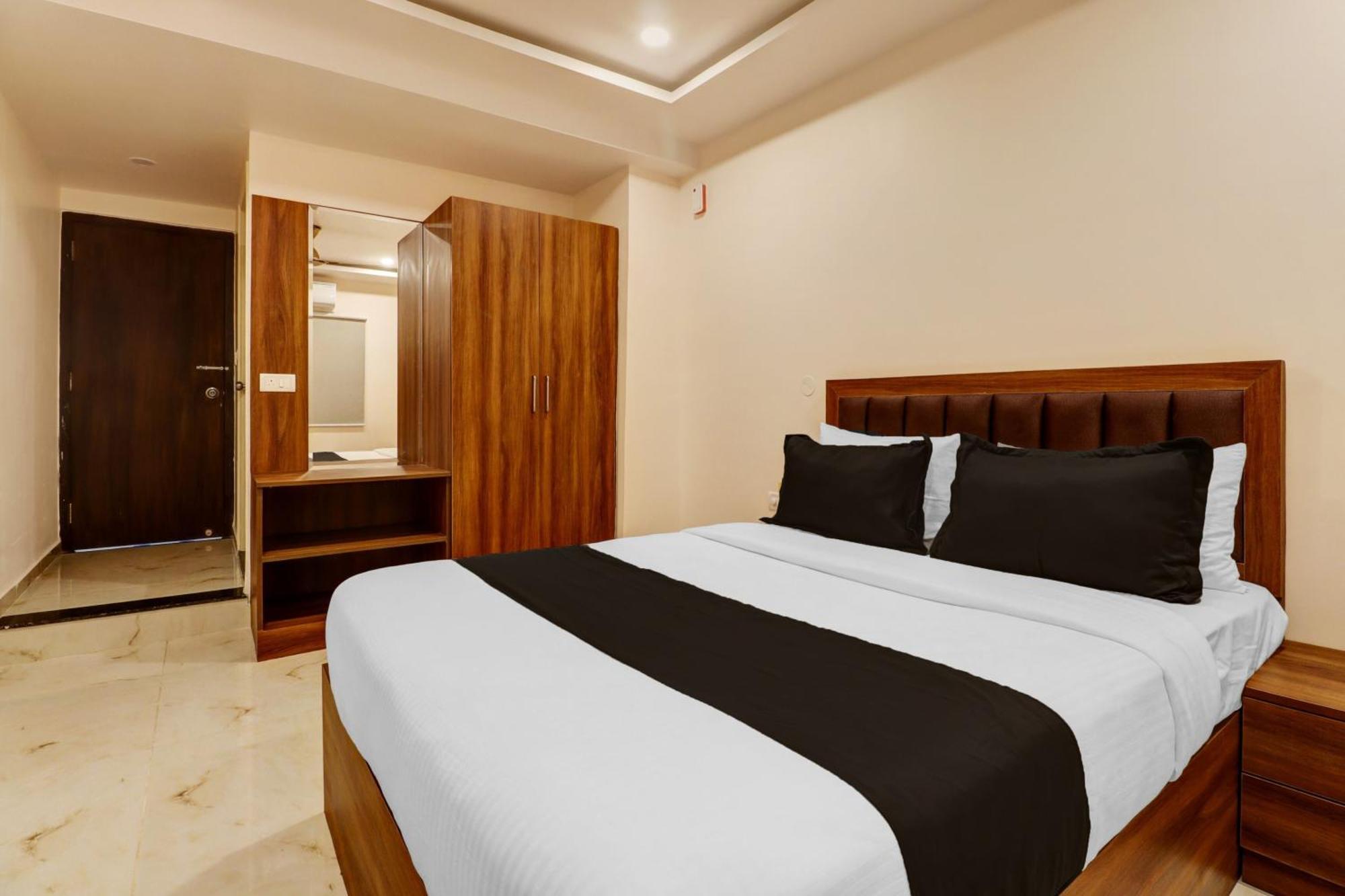 Super Townhouse Arekere Near Mithai Mahal Бангалор Екстериор снимка