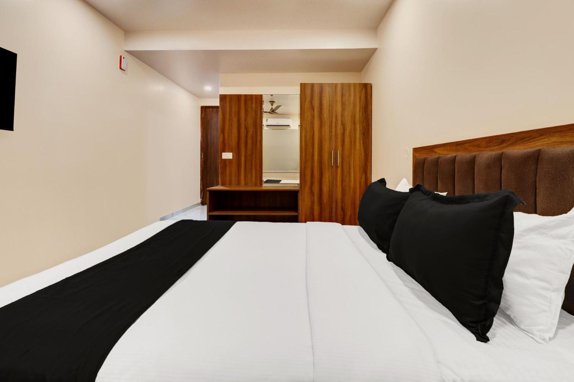 Super Townhouse Arekere Near Mithai Mahal Бангалор Екстериор снимка